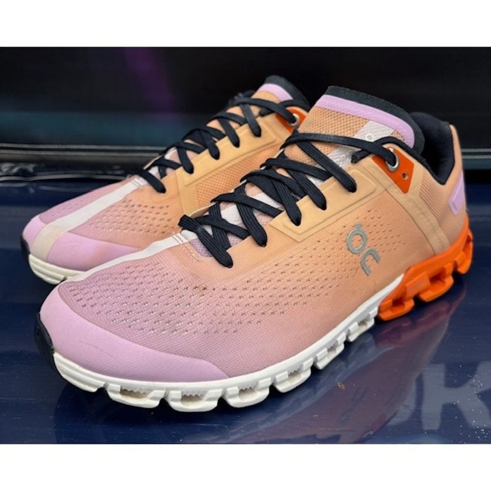 On Cloudflow Rose Fiji 35.98686 Womens running sneakers size 8.5